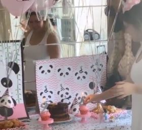 Marília Mendonça ganha festa surpresa de aniversário em casa